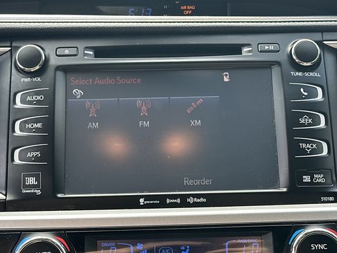Used 2018 Toyota Highlander Limited FWD image 23