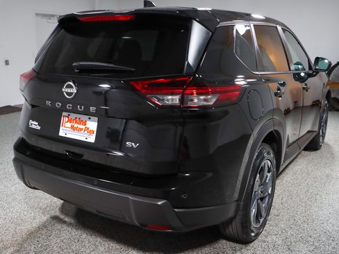 Used 2024 Nissan Rogue SV image 7