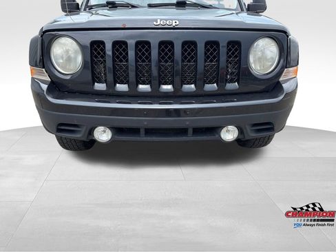 Used 2012 Jeep Patriot Latitude w/ Sun/Sound Group AWD/4WD image 8