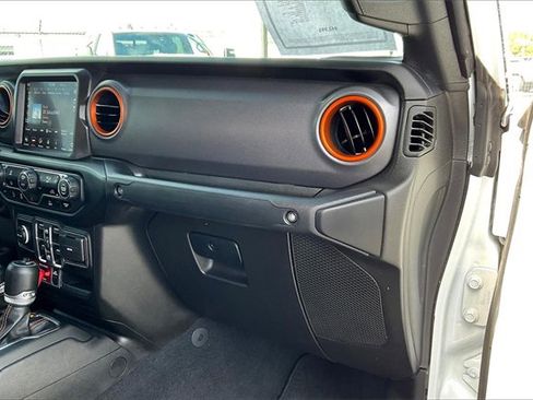 Certified 2022 Jeep Gladiator Mojave image 16