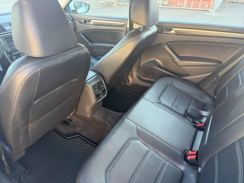 Used 2016 Volkswagen Passat 1.8T SE FWD image 12
