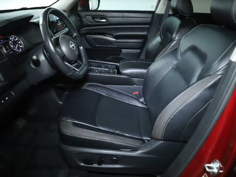 Used 2022 Nissan Pathfinder SL AWD/4WD image 18