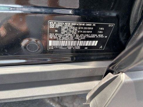 Certified 2021 Toyota RAV4 XLE Premium AWD/4WD image 17