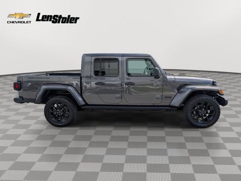 Used 2025 Jeep Gladiator Sport AWD/4WD image 6