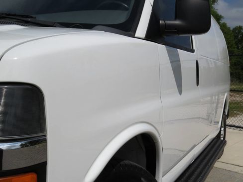 Used 2016 Chevrolet Express 3500 image 21