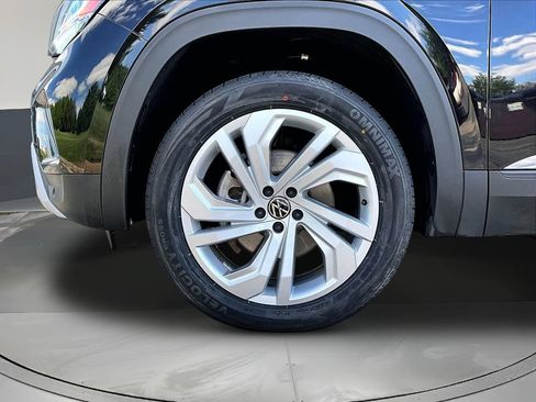 Used 2023 Volkswagen Atlas SE w/ Panoramic Sunroof Package AWD/4WD image 34