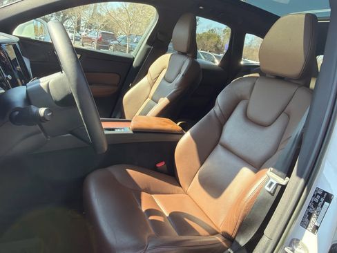 Certified 2023 Volvo XC60 B5 Plus w/ Protection Package Premier image 27