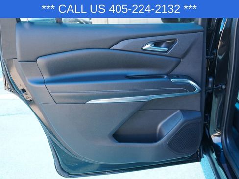 Used 2025 Chevrolet Traverse LT FWD image 27