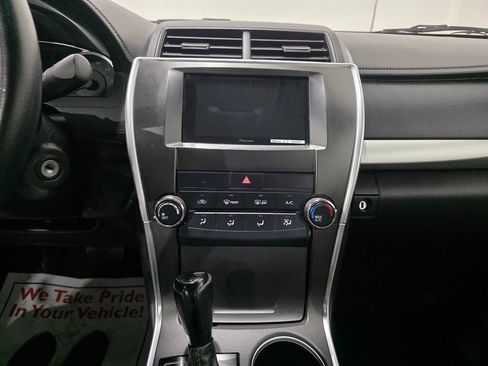 Used 2017 Toyota Camry SE image 13
