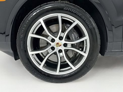 Certified 2024 Porsche Cayenne Coupe AWD/4WD image 33