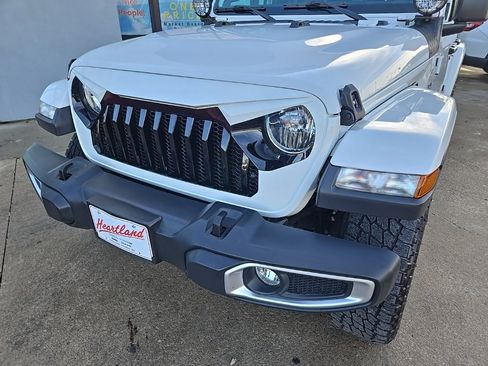 Used 2018 Jeep Wrangler Unlimited Sahara image 17