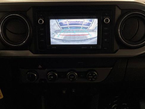 Used 2019 Toyota Tacoma SR5 AWD/4WD image 11