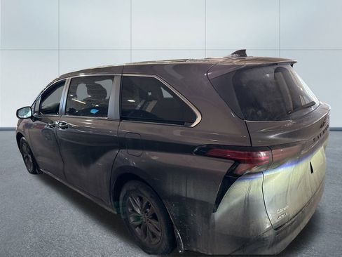 Used 2021 Toyota Sienna LE image 7