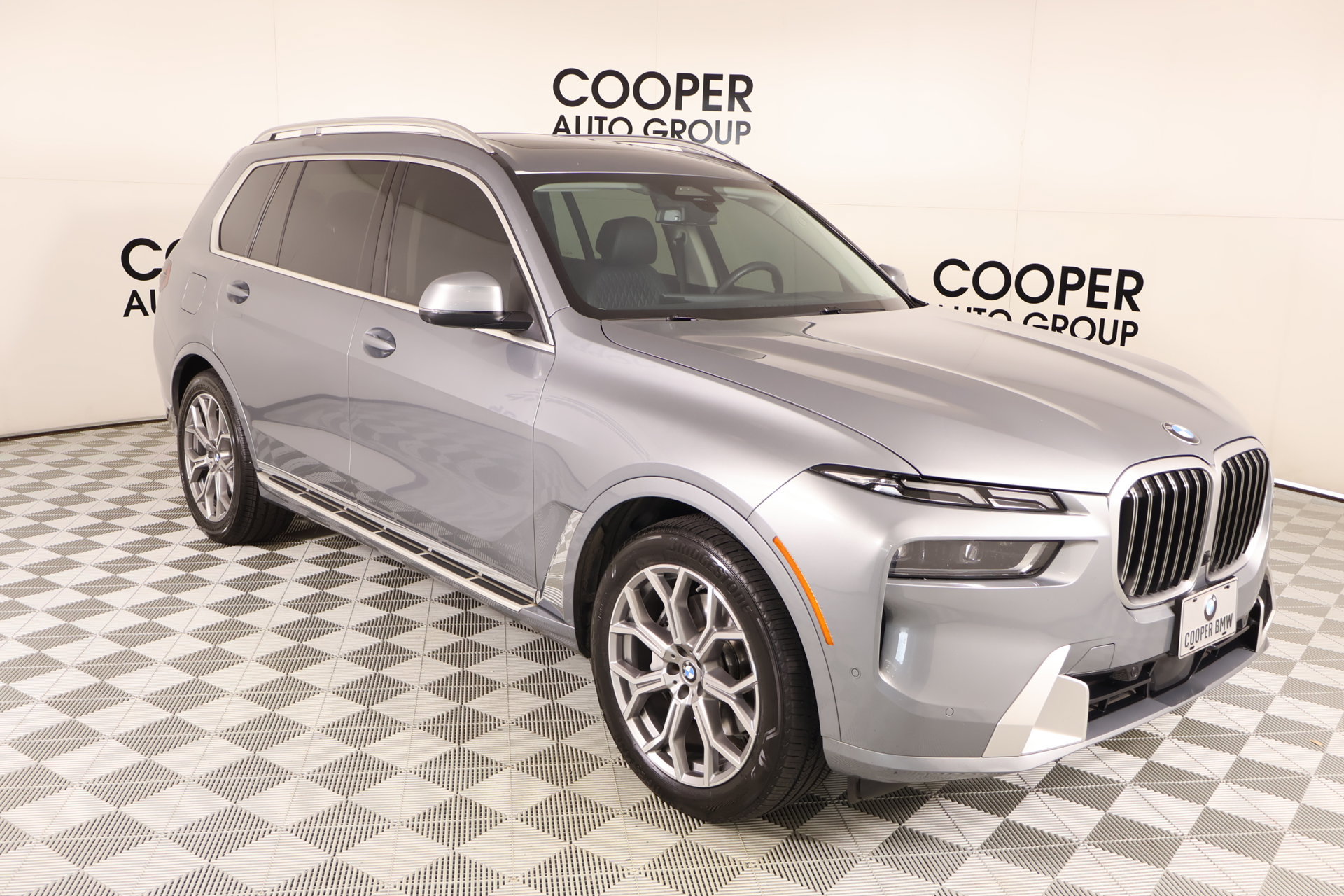 Used 2023 BMW X7 xDrive40i w/ Premium Package AWD/4WD image 1