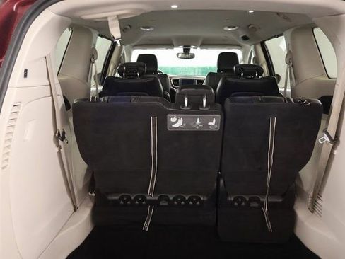 Used 2019 Chrysler Pacifica Touring-L image 26