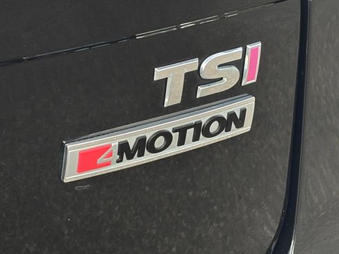 Used 2018 Volkswagen Tiguan SE image 32