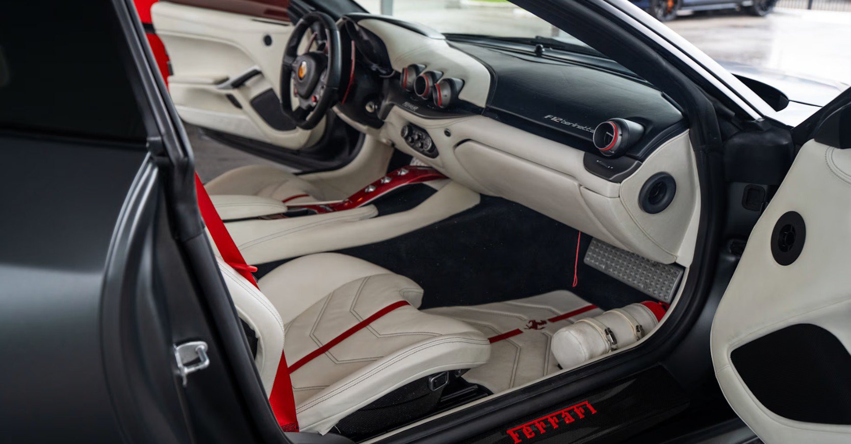 Used 2014 Ferrari F12 Berlinetta RWD image 7