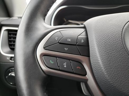 Used 2020 Jeep Cherokee Latitude w/ Cold Weather Group image 19