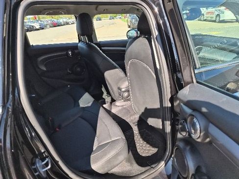 Used 2022 MINI Cooper 4-Door Hardtop w/ Premium Package FWD image 12