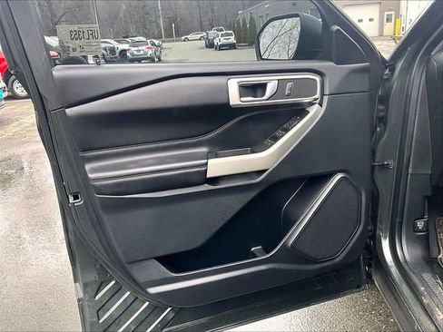 Used 2022 Ford Explorer XLT image 18