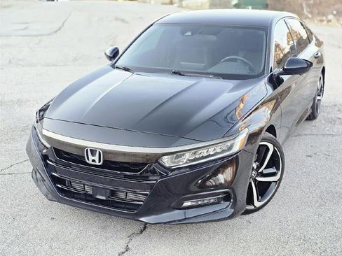 Used 2018 Honda Accord Sport image 2