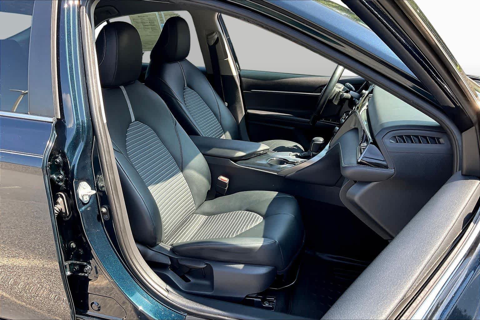 Used 2020 Toyota Camry SE FWD image 9