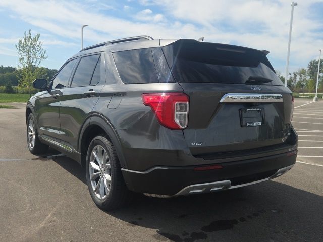 Used 2020 Ford Explorer XLT w/ Equipment Group 202A AWD/4WD image 14