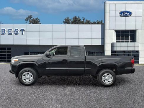 Used 2022 Toyota Tacoma SR RWD image 2