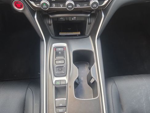 Used 2019 Honda Accord Touring image 18