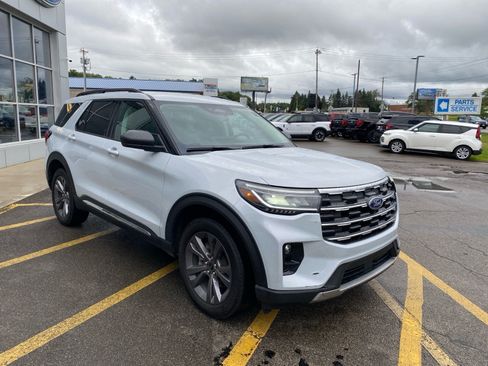 Used 2025 Ford Explorer Active w/ Active Comfort Package AWD/4WD image 8
