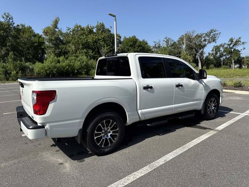 Used 2024 Nissan Titan SV w/ SV Convenience Package RWD image 3