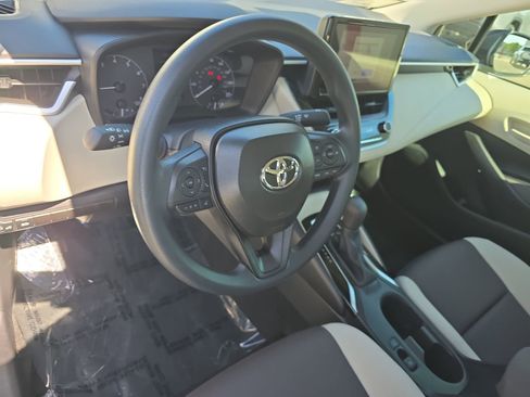 Used 2025 Toyota Corolla LE FWD image 15