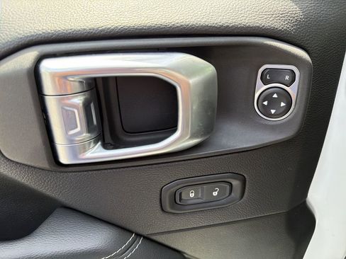 Used 2021 Jeep Wrangler Unlimited Sahara w/ Cold Weather Group image 15