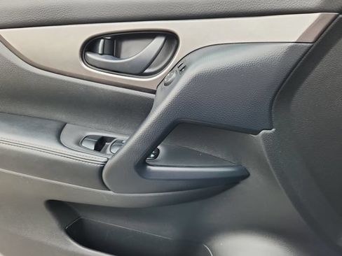 Used 2020 Nissan Rogue Sport S FWD image 6