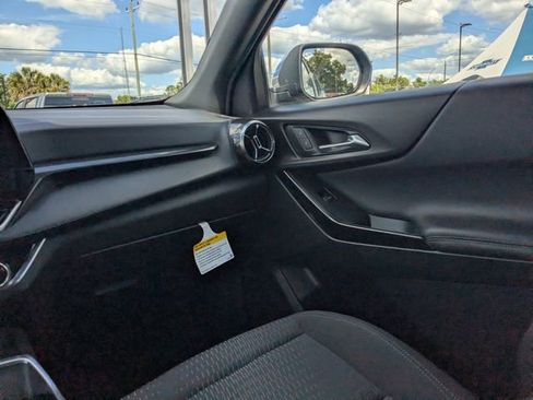 Used 2025 Chevrolet Equinox LT FWD image 17
