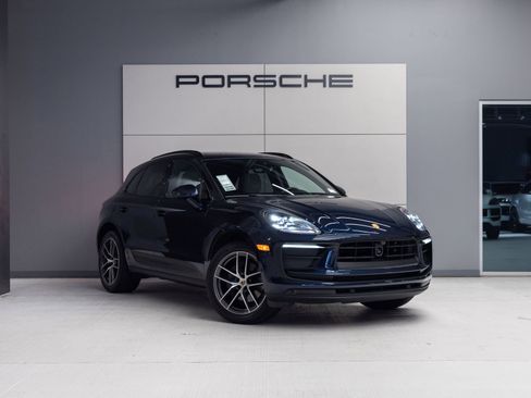 Certified 2023 Porsche Macan AWD/4WD image 9