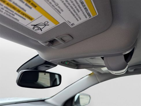 Used 2024 GMC Terrain SLE image 27