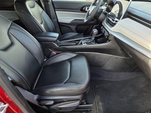 Used 2025 Jeep Compass Limited image 13