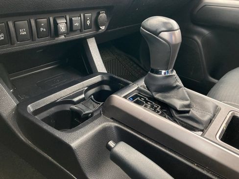 Used 2022 Toyota Tacoma Limited RWD image 31