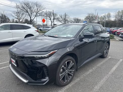 Used 2023 Toyota bZ4X Limited image 4