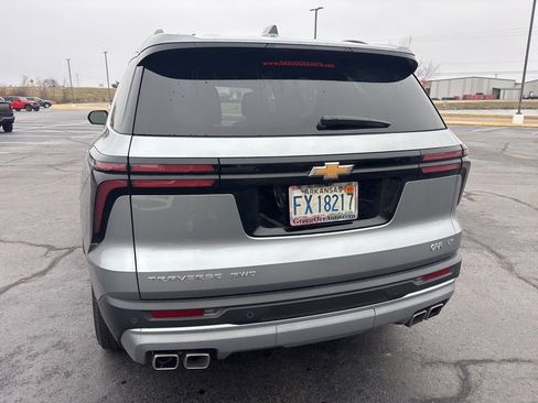 Used 2024 Chevrolet Traverse LT image 4