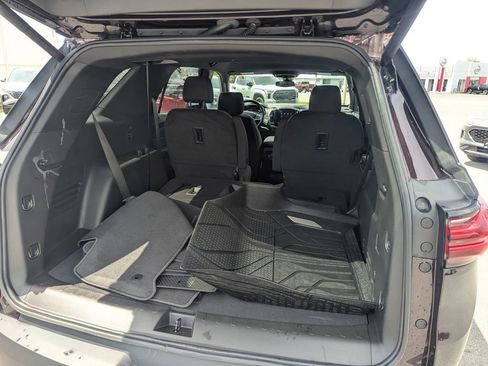 Used 2022 Chevrolet Traverse LT image 41