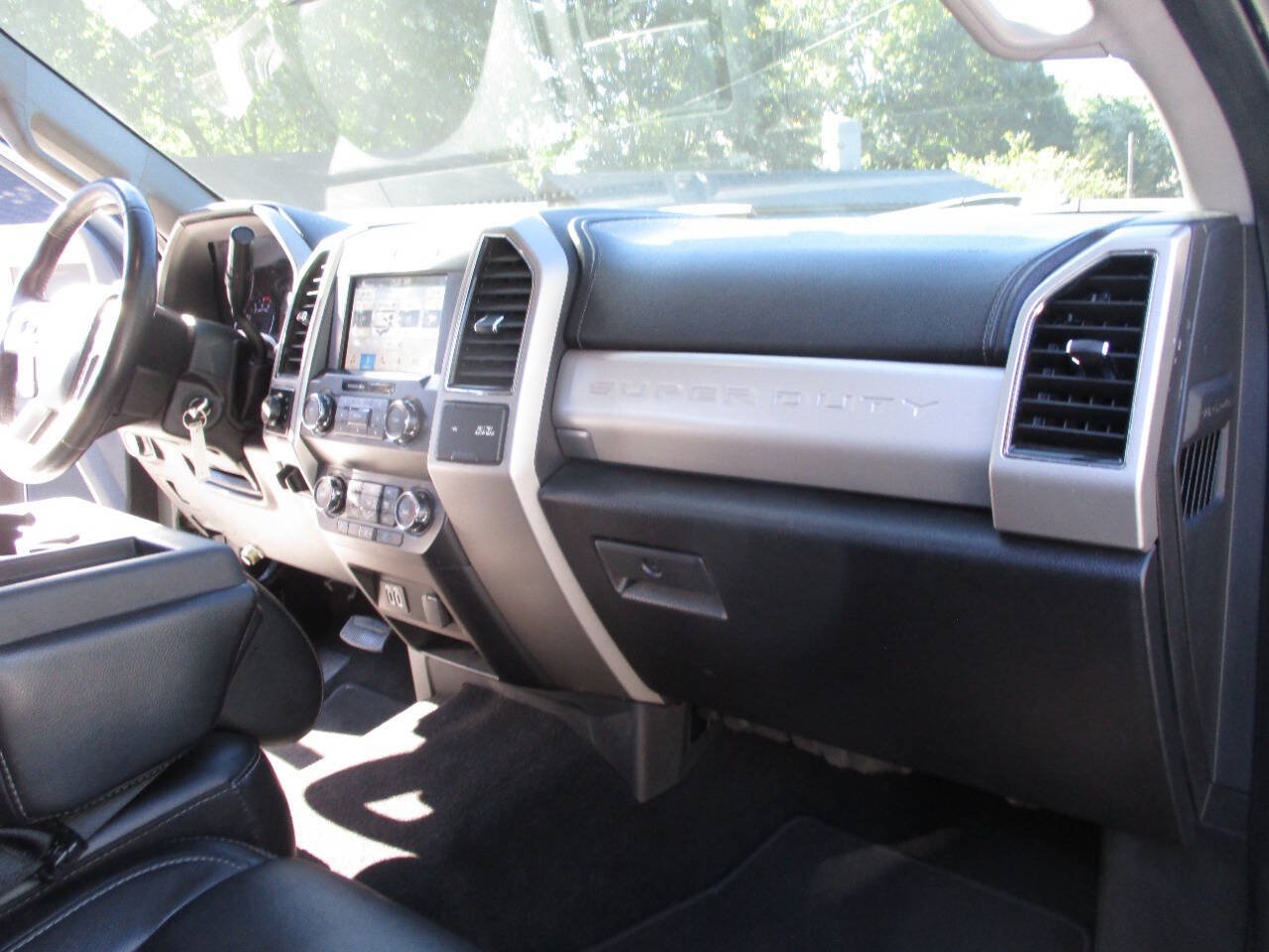 Used 2019 Ford F350 Lariat w/ Camper Package AWD/4WD image 34