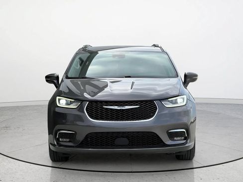 Used 2021 Chrysler Pacifica Touring-L FWD image 4