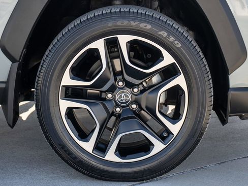 Used 2019 Toyota RAV4 Adventure image 10