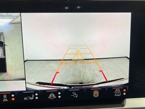 Used 2025 GMC Sierra 3500 SLT w/ SLT Premium Package image 32