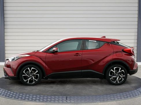 Used 2018 Toyota C-HR XLE FWD image 4