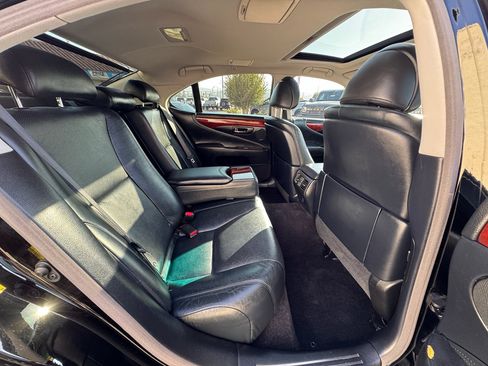 Used 2011 Lexus LS 460 w/ Comfort Pkg RWD image 21