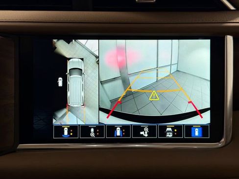 Used 2023 GMC Yukon XL Denali image 13