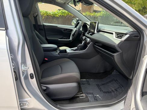 Used 2025 Toyota RAV4 LE AWD/4WD image 29